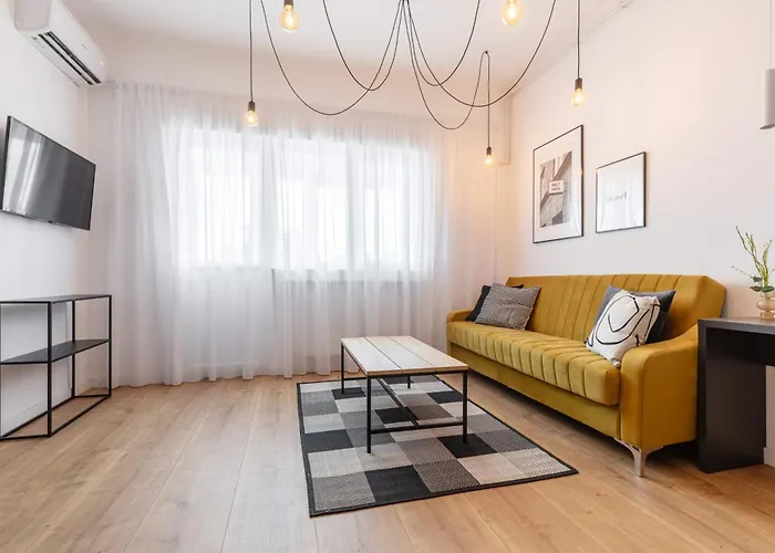 Apartment Bright 1br Near Calea Victoriei Bucharest