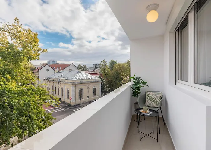 Bright 1br Near Calea Victoriei 公寓